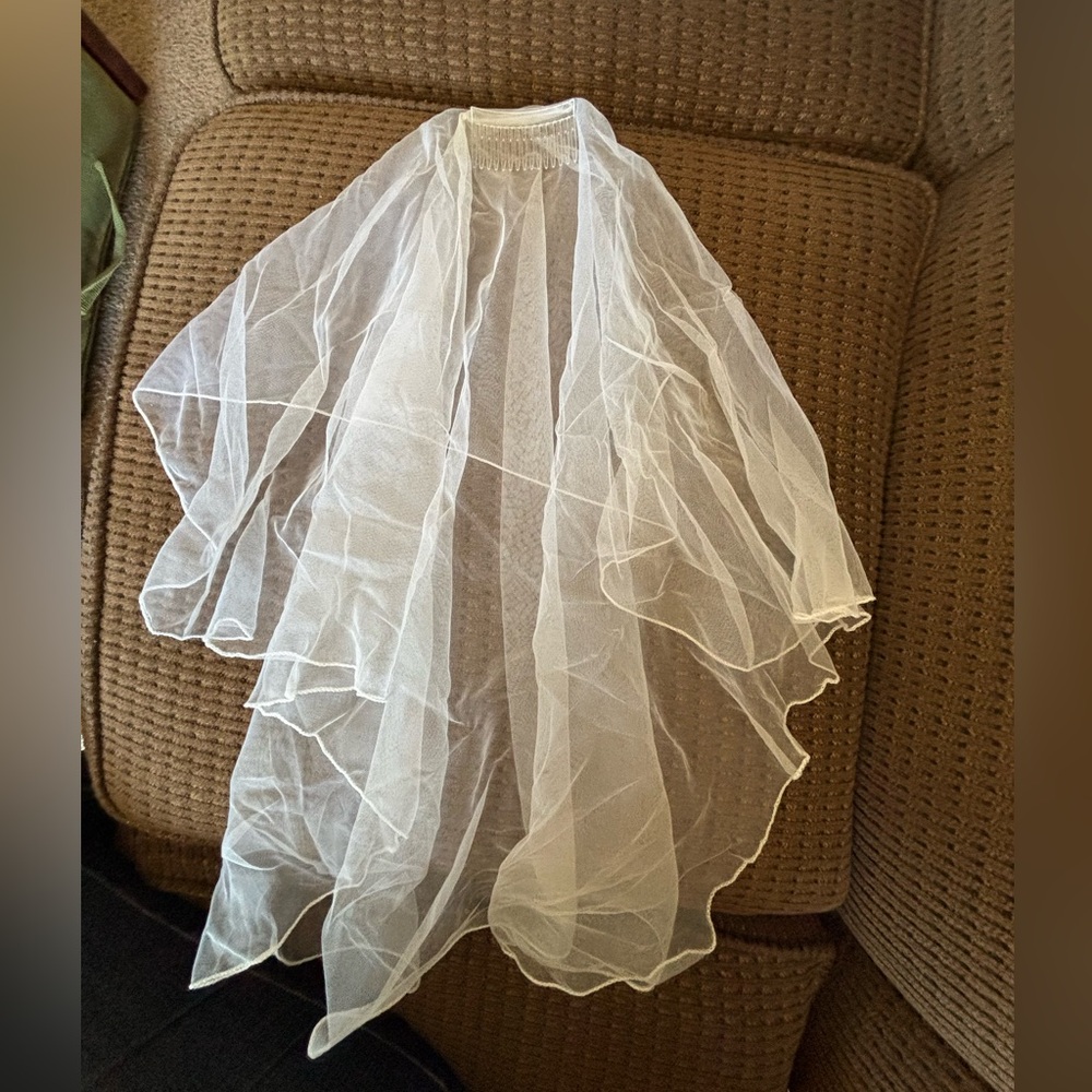 Simple 2 Tier Bridal Veil w comb